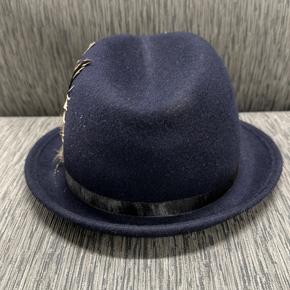 Women’s Wool Hat - Picture 3 of 6